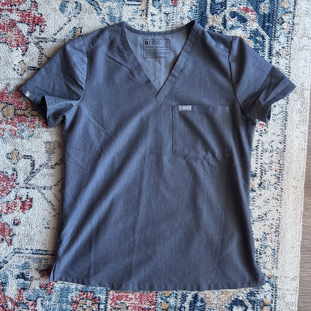 Figs scrub top